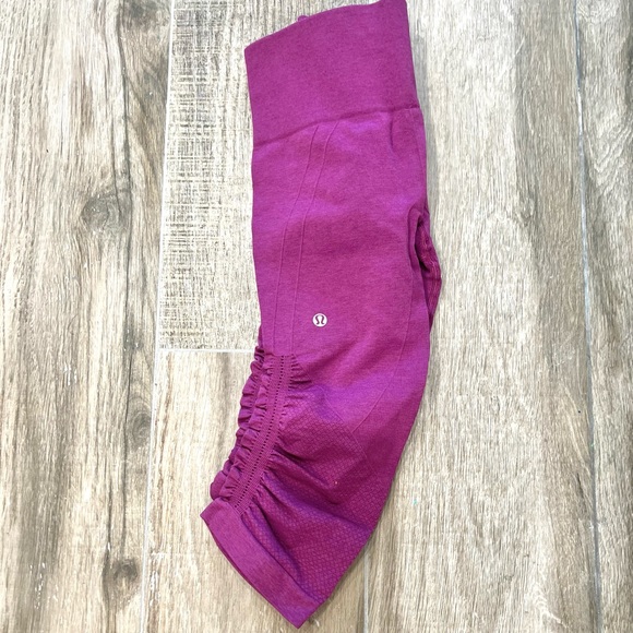 Lululemon In The Flow Crop II Sz 4 In Heathered Berry Yum Yum - Picture 4 of 4